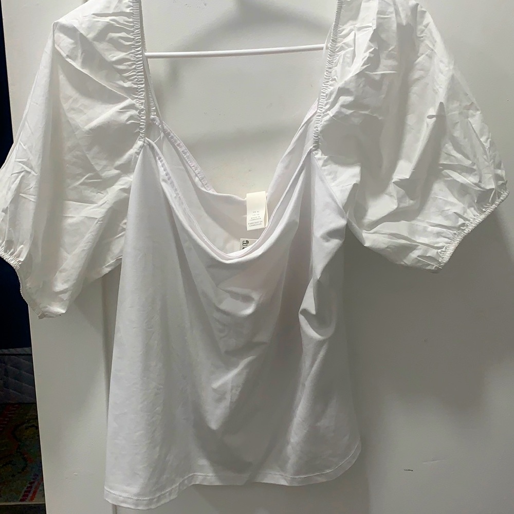 Cute brand new white top from H&M.